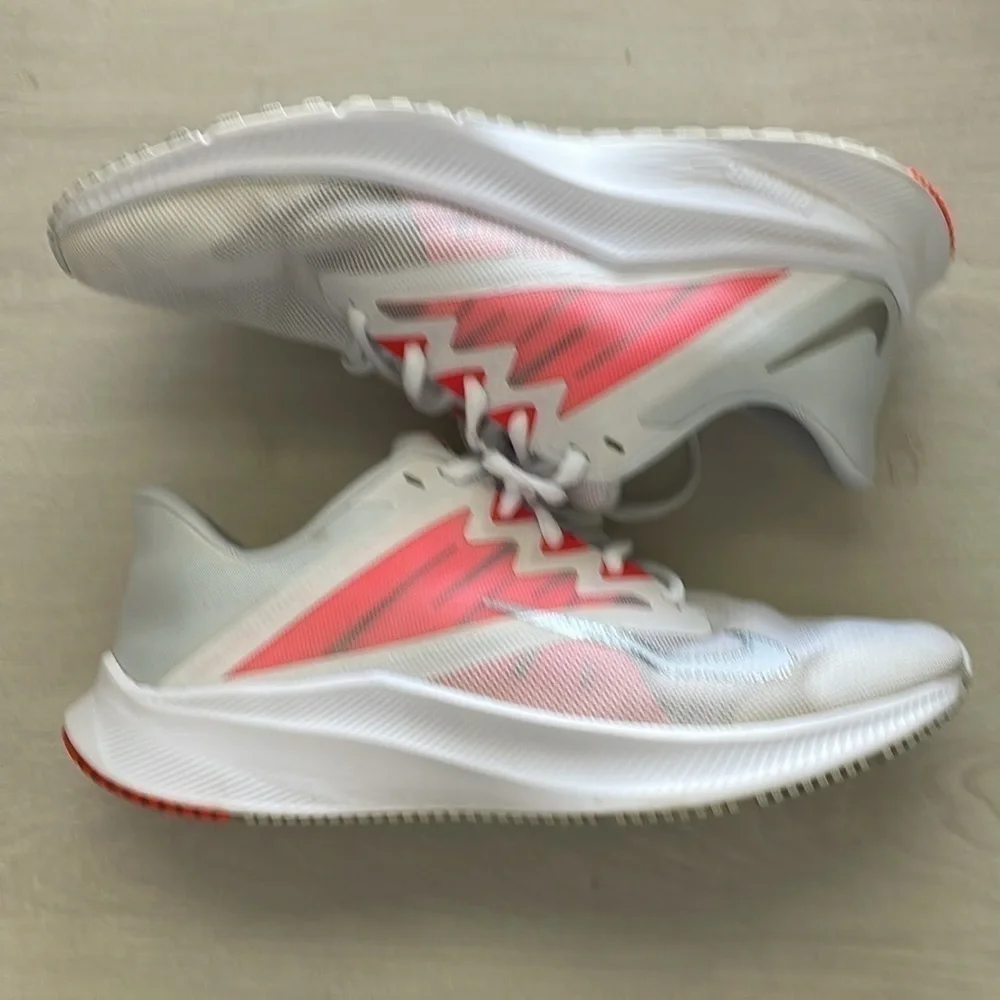 Nike Quest running sneakers. Size 10